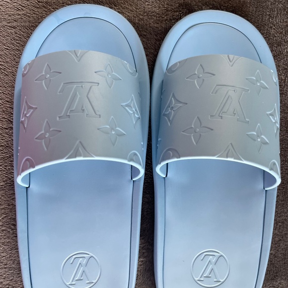 Louis Vuitton Monogram embossed rubber sunbath mules - Picture 1 of 4